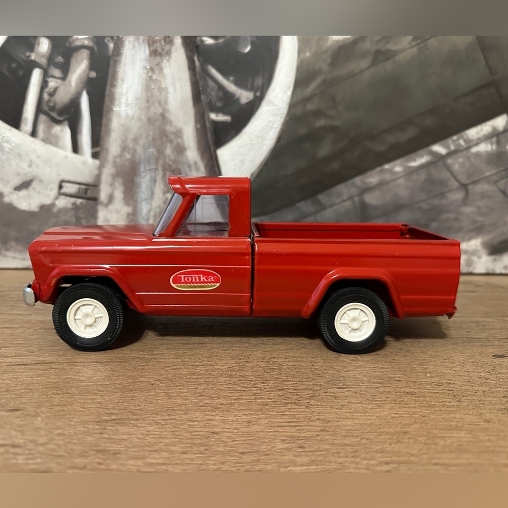 VTG red Tonka Jeep truck